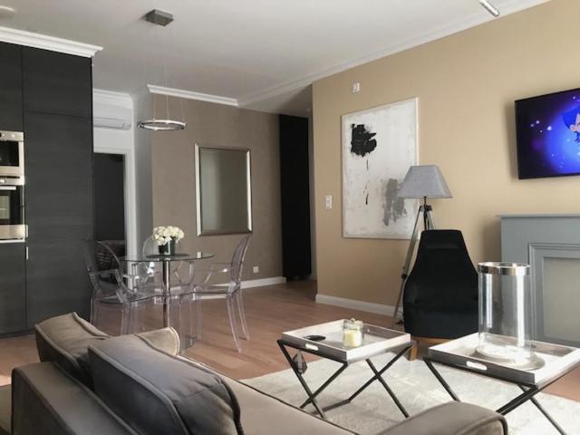 Lazare Maison De Maitre , Appartements De Standing Avec Parking Privatif A Seulement 7 Minutes A Pied Du Centre Historique De 베지에 외부 사진