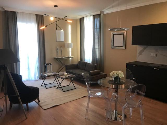 Lazare Maison De Maitre , Appartements De Standing Avec Parking Privatif A Seulement 7 Minutes A Pied Du Centre Historique De 베지에 외부 사진